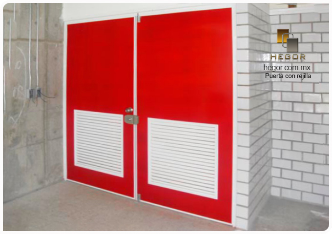 puerta de acceso con rejilla puebla